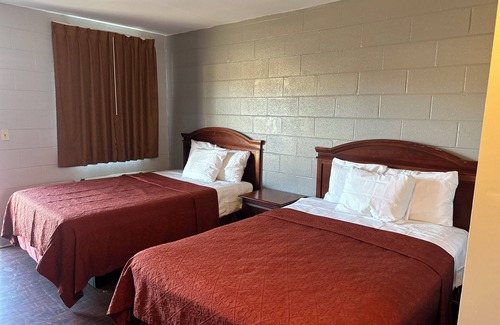 Crestline Heights Hotel | Sky Inn Hotel
