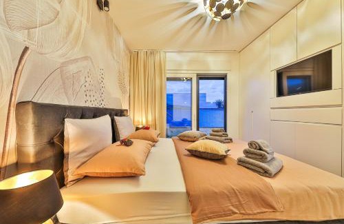 Mejasi Apartment | Sky Pool Penthouse with a huge heated private pool