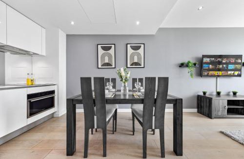 Vauxhall Bed & Breakfast | Sky Scraper London Luxury 1BR Roof Terrace and Gym
