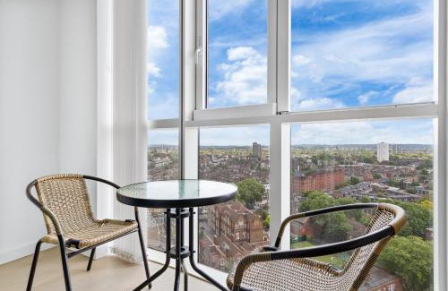 Vauxhall Bed & Breakfast | Sky Scraper London Luxury 1BR Roof Terrace and Gym