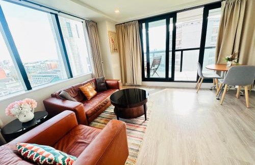 Auckland Central Business District Apartment | Sky Tower Panorama Suite Luxurious Apartment
