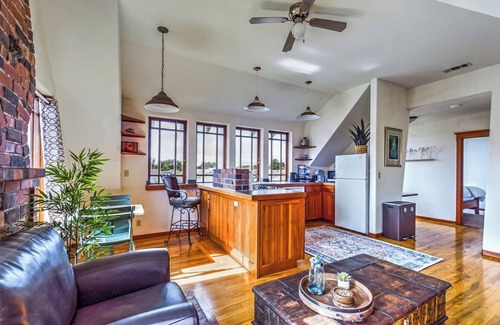 McKinleyville Apartment | SkyDeck Crazy Wave Suite - Cozy Digs, 2nd Fl, Dog/Pet Friendly!