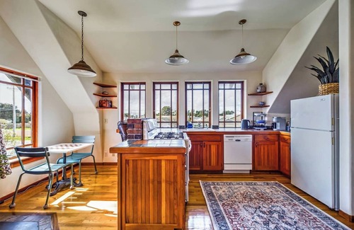 McKinleyville Apartment | SkyDeck Crazy Wave Suite - Cozy Digs, 2nd Fl, Dog/Pet Friendly!