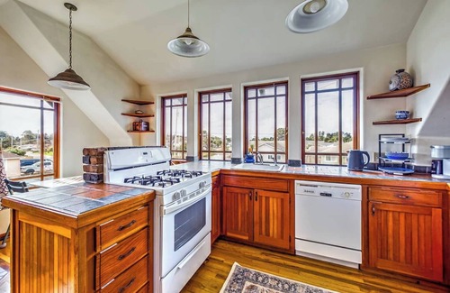 McKinleyville Apartment | SkyDeck Crazy Wave Suite - Cozy Digs, 2nd Fl, Dog/Pet Friendly!