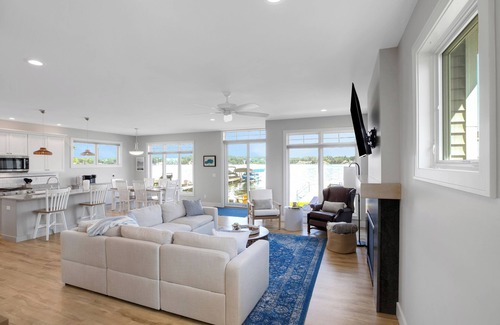 Brooklyn House | Skye Retreat : Your Cozy Autumn Retreat on Wamplers Lake