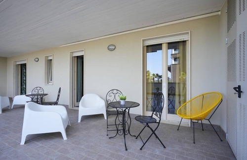 Municipio 5 Apartment | SkyGate - Gold - bright room with private bathroom