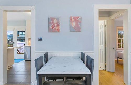 Phinney Ridge House | Skyline Blue House in Greenwood