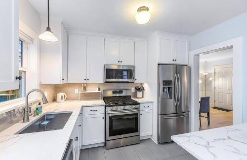 Phinney Ridge House | Skyline Blue House in Greenwood