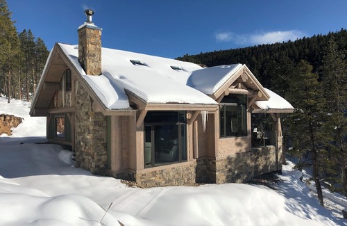 Coal Creek Cabin | Skyrun 2 Bedroom Cabin by RedAwning