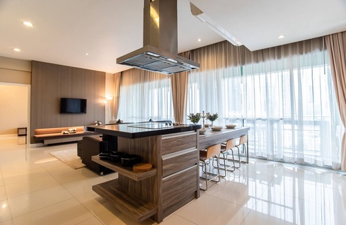 Khlong Toei Apartment | SKYVIEW@MRT/7-Eleven/Gym/POOL/Hi-SWifi/ETS