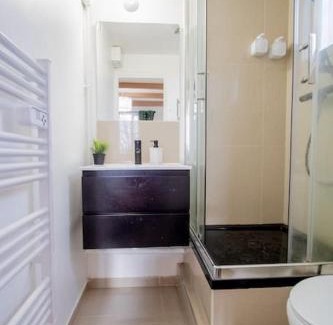 Triel-sur-Seine Apartment | Skyview Studio - Triel Centre