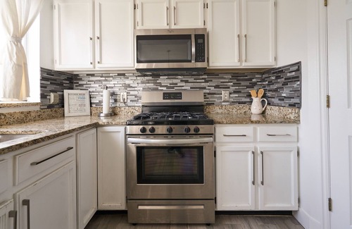 Kearns House | SLC Home close to Airport, Concerts, Ski & More (Pet friendly)