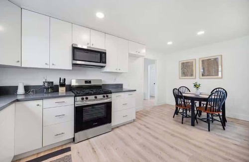 Southeastern Sacramento House | Sleek 2BR/1BA Urban Zen in Sac