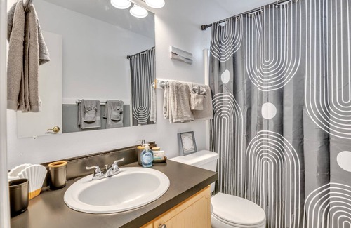 Fort Walton Beach - Destin House | Sleek 4BR / 2BA Home with Indoor Gym