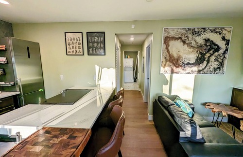 Flint House | Sleek and Central Small Home ~ Close to everything