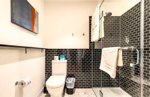 Downtown Apartment | Sleek Apartment Downtown