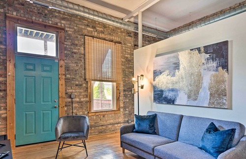 Bucktown Condo | Sleek Chicago Apt: Walk to Dining + Nightlife