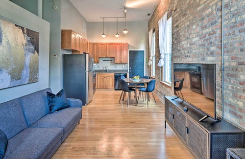 Bucktown Condo | Sleek Chicago Apt: Walk to Dining + Nightlife