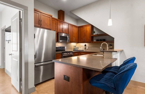 Galindo House | Sleek & Cozy 3-BR Home Near Downtown & 704 Spot!