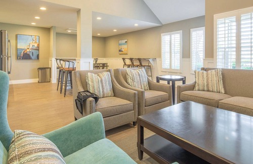 Foster City Apartment | Sleek Foster City 2BR w/Gym, Pool & W/D, nr San Pedro Sq, by Blueground