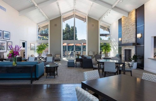 Palo Alto Apartment | Sleek Palo Alto 1BR w/ Gym, Pool, 3 min drive to Stanford, by Blueground