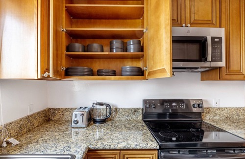 Sherman Oaks Apartment | Sleek Sherman Oaks 1BR w/Pool, Gym, Lounge, near TJ + WF, by Blueground