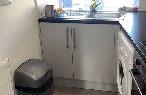 Wallington Apartment | Sleek, Sleeps 6 Sunset Views, Family friendly