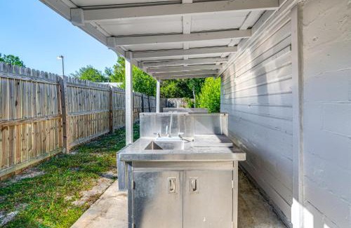 Homosassa Apartment | Sleek Studio Bunk 2 Mi to Chassahowitzka River!