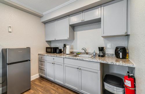 Homosassa Apartment | Sleek Studio Bunk 2 Mi to Chassahowitzka River!