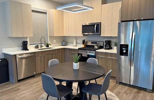 West DePaul Apartment | Sleek Style 3BR Haven - Free Parking - Ashland 2N