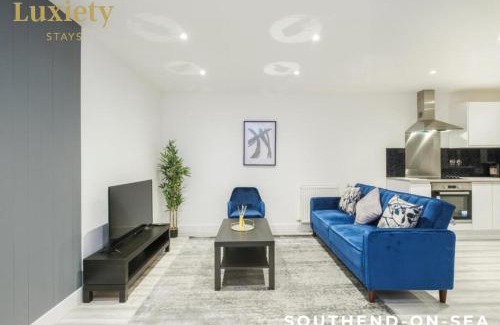 Southend-on-Sea Apartment | Sleek & Stylish 1BR City Centre - Near High St & Southend Beach by Luxiety Stays