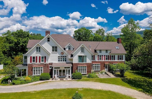 Manchester Center House | Sleep 34 in HUGE VT Mansion! 15 bedrms/12 bath: Ski, weddings, family reunions, Yoga, corporate, Dogs loved