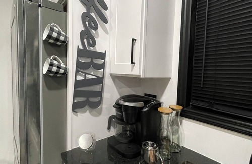 Clarksville House | Sleep 7, Park 6 trucks, hot tub, pet , 3 min to FM Arena /ASPU/food/shops