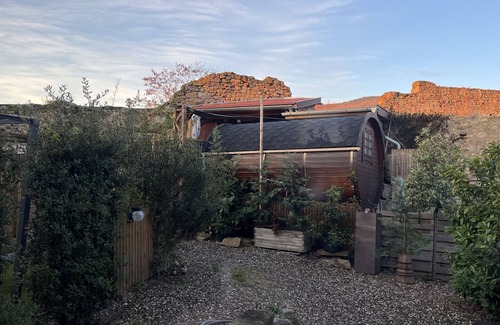 Dambach-la-Ville House | Sleep in a barrel, romantic decoration