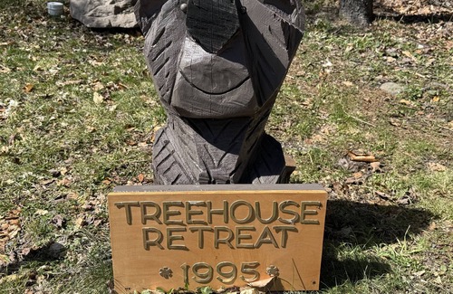 Lake Ariel Cottage | Sleep in a Treehouse!