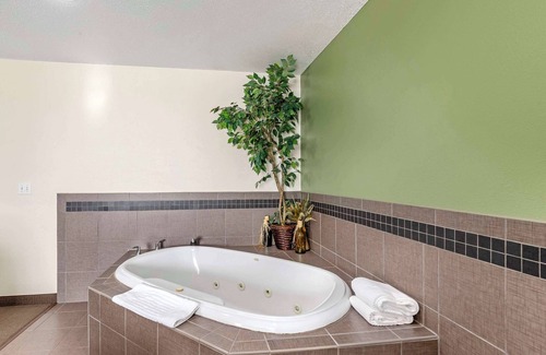 Charles City Hotel | Sleep Inn & Suites Charles City