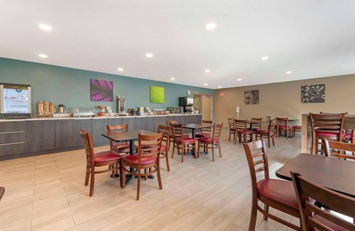 Lake Delton Hotel | Sleep Inn & Suites Lake Delton-Wisconsin Dells Newly Renovated 2024