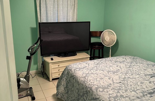 Kenner - Louis Armstrong International Airport House | Sleep N Stay inn. Saint Rose, La. 3 mins to airport. 15 mins , metro New Orleans