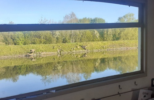 Oye-Plage Boat Rental | Sleeping in a barge in Béthune