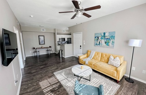 South Side Apartment | Sleepover Modern 1BD/1BA + Gym Corpus Christi