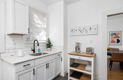 Detroit House | Sleeps 10 - 7 Beds - Close to DT - Budget Friendly