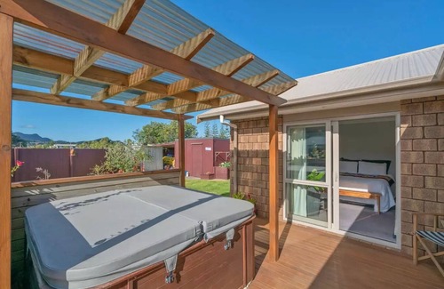 Whitianga House | Sleeps 10 and a Minutes walk to the beach