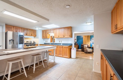 Odessa House | Sleeps 10 | Karaoke Bar+Poker Table | Game Lounge