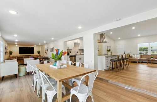 Gibsonton House | Sleeps 12, Game Room, East Tampa - Magnolia Escape