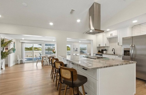 Gibsonton House | Sleeps 12, Game Room, East Tampa - Magnolia Escape