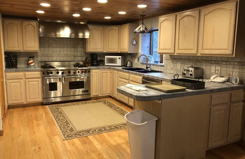 North Eastham House | SLEEPS 12! Kettle POND or First Encounter Bay Beach - Huge Family Home AC/WiFi