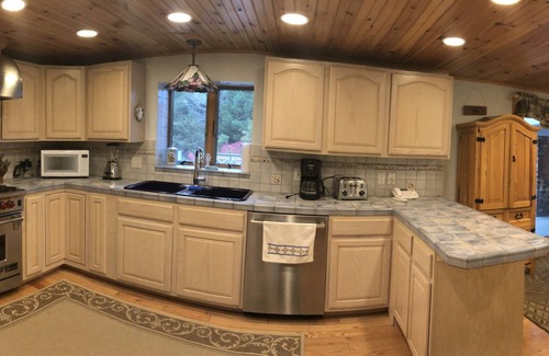 North Eastham House | SLEEPS 12! Kettle POND or First Encounter Bay Beach - Huge Family Home AC/WiFi