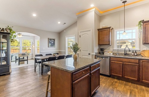 Boiling Springs House | Sleeps 12 - w/Gym, Ping-Pong, BBQ & Firepit near Spartanburg & Greenville