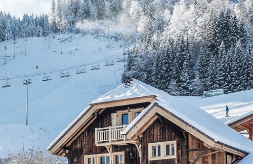 Morzine Ski Chalet | Sleeps 14 with a Hot tub and Sauna