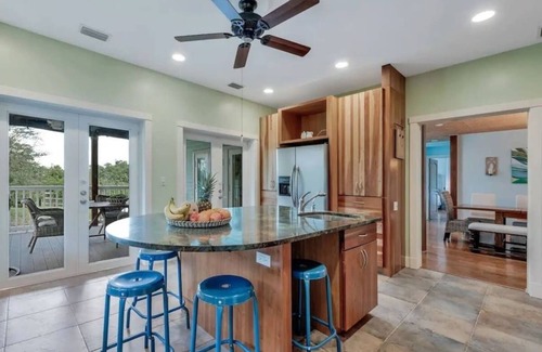 Greenacres House | Sleeps 15 - Hidden Bleu Tropical Mansion